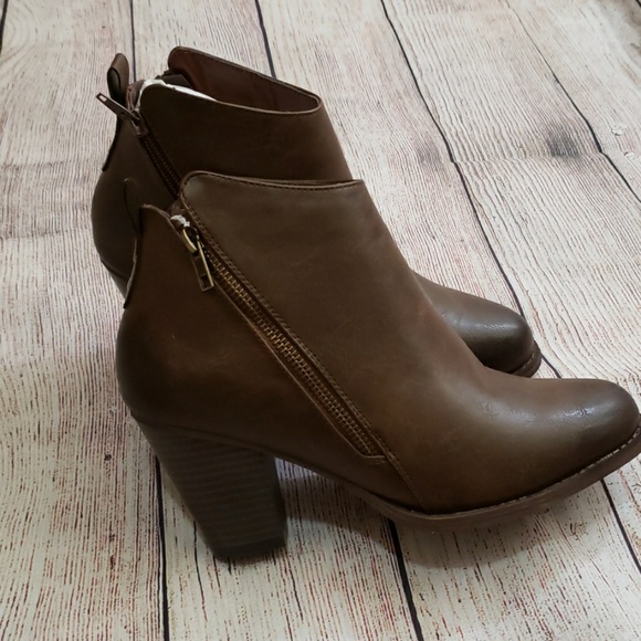 New Brown Booties |Chunky Heel|Zips on both sides - Picture 3 of 4
